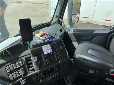 2023 Volvo VNL64T860