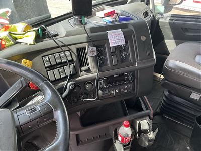 2023 Volvo VNL64T860