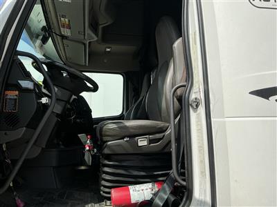 2023 Volvo VNL64T860