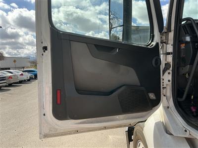 2023 Volvo VNL64T860