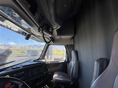 2023 Volvo VNL64T860