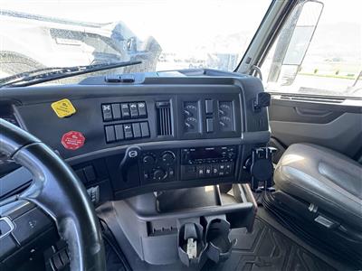 2023 Volvo VNL64T860