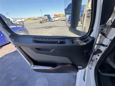 2023 Volvo VNL64T860