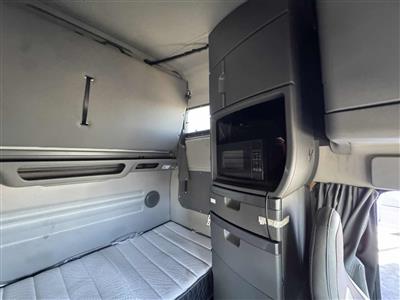 2023 Volvo VNL64T860