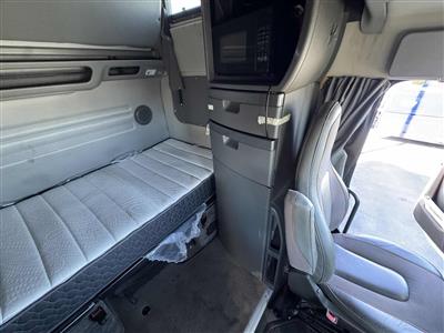 2023 Volvo VNL64T860