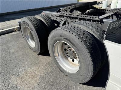 2023 Volvo VNL64T860