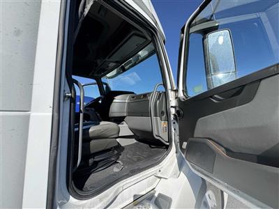 2023 Volvo VNL64T860