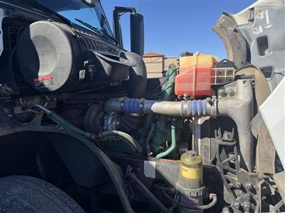 2023 Volvo VNL64T860