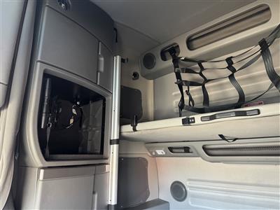 2023 Volvo VNL64T860