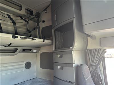 2023 Volvo VNL64T860