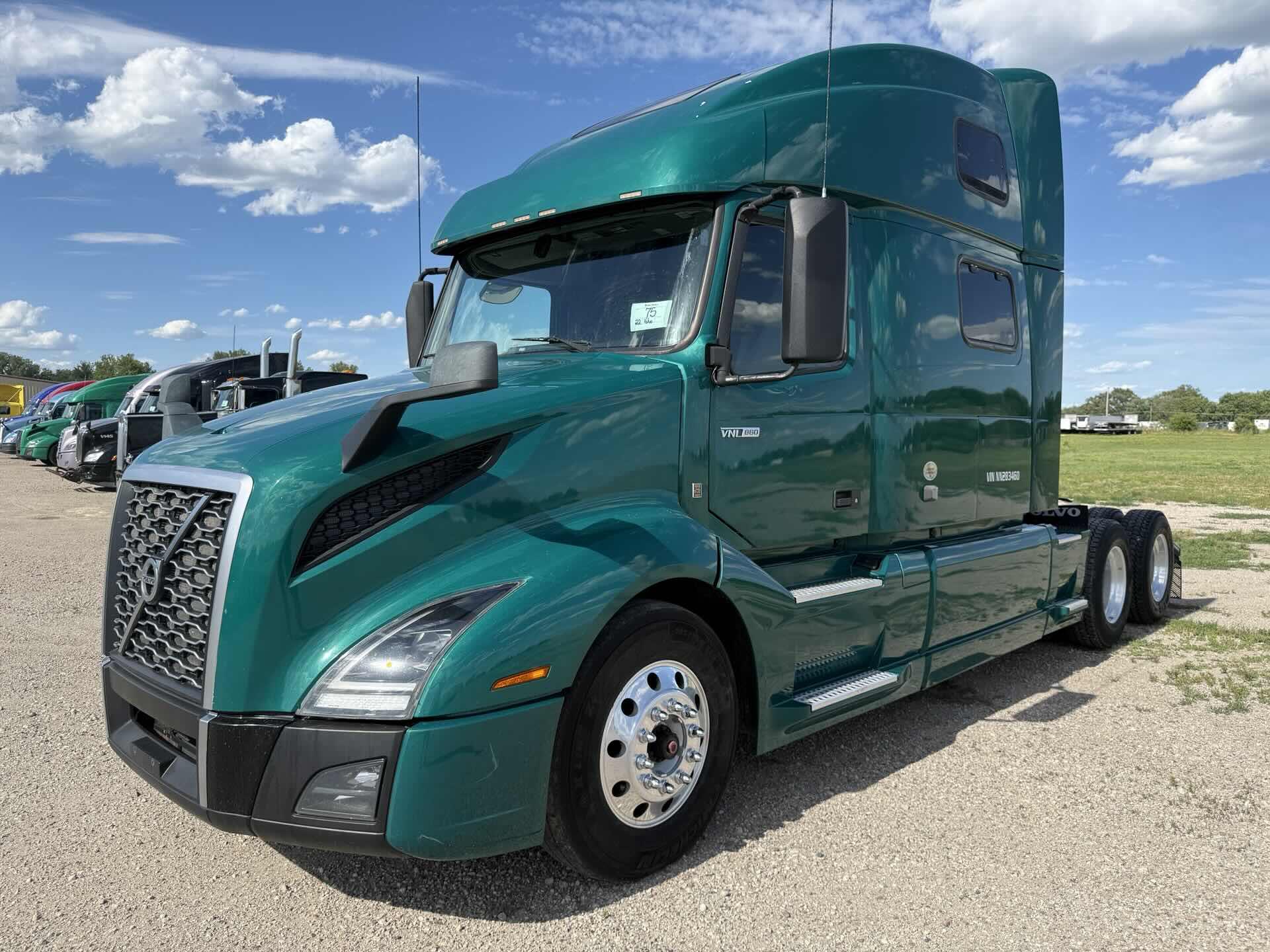 2022 VOLVO TRUCK VNL64T860