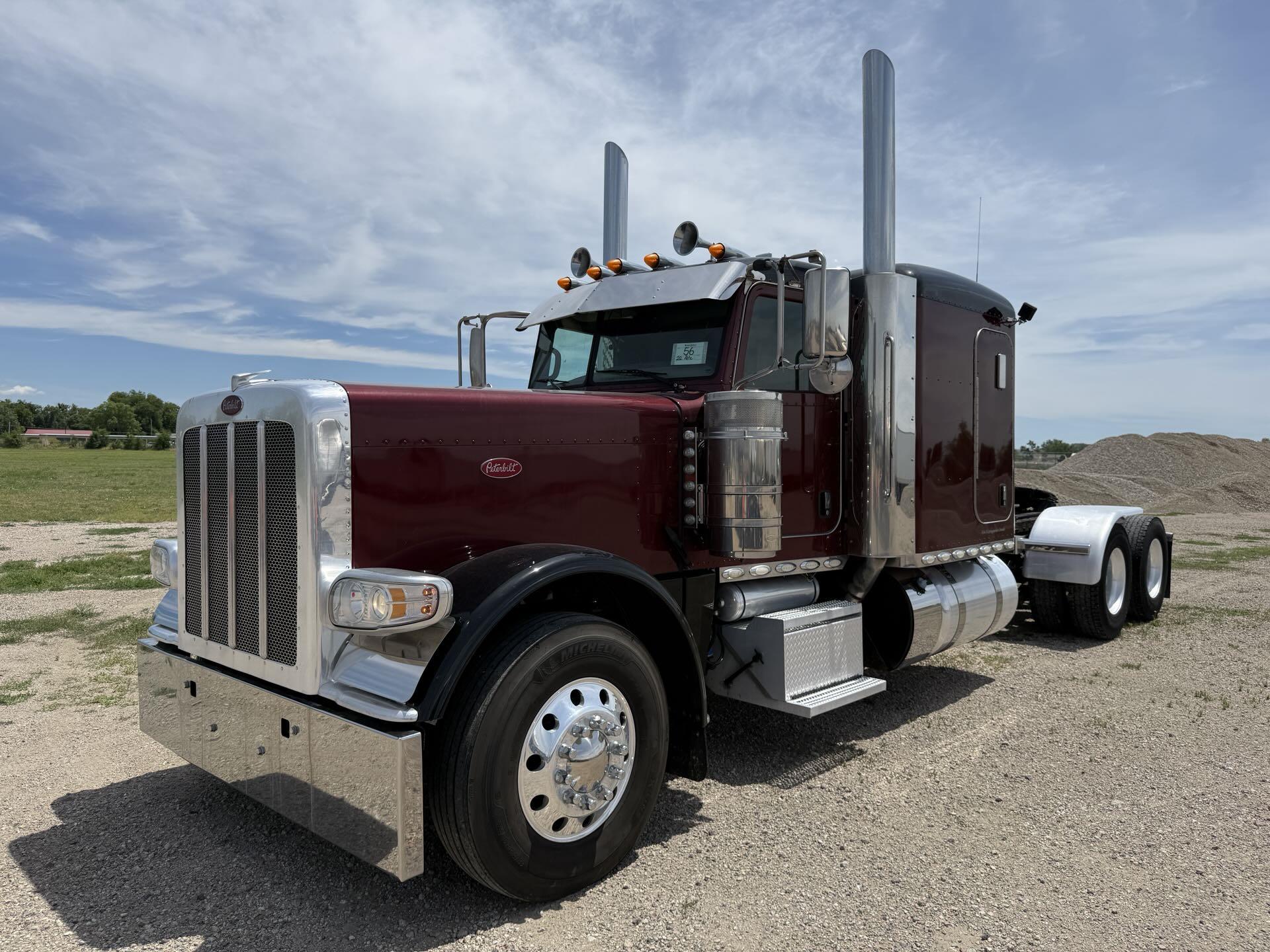 2022 Peterbilt 389
