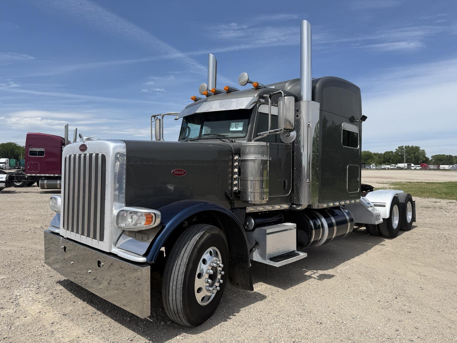 2021 Peterbilt 389