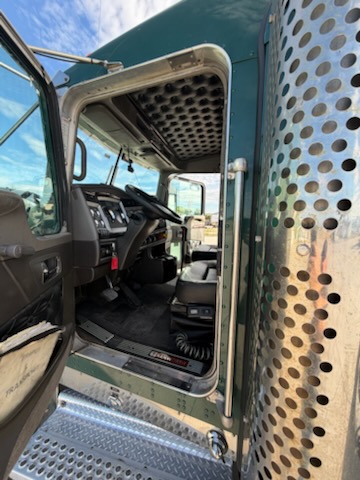 2021 Kenworth W900B