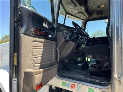 2020 Peterbilt 389