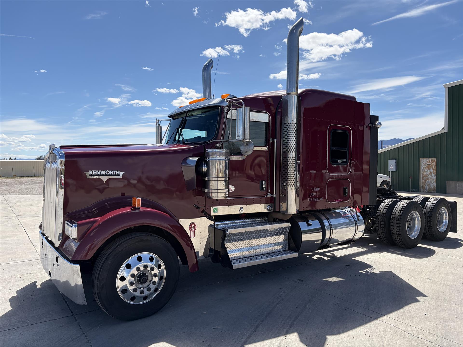 2022 Kenworth W900B