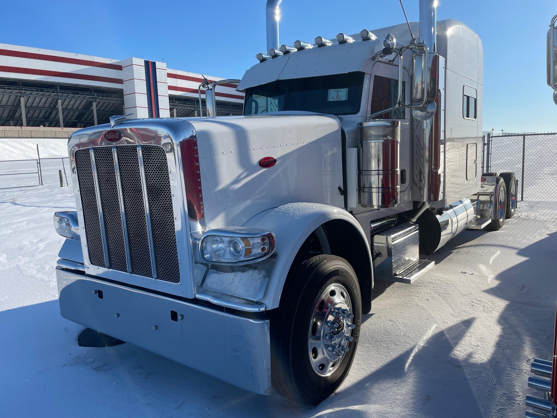 2024 Peterbilt 389