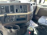 2014 Volvo VNL780
