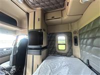 2018 Freightliner Coronado 122SD
