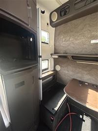 2014 Volvo VNL780
