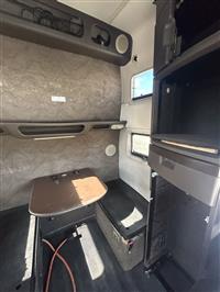 2014 Volvo VNL780