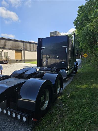 2005 Kenworth W900L