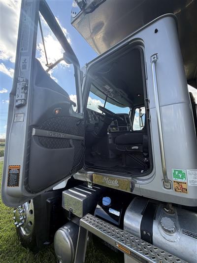 2015 Mack GU (Granite)