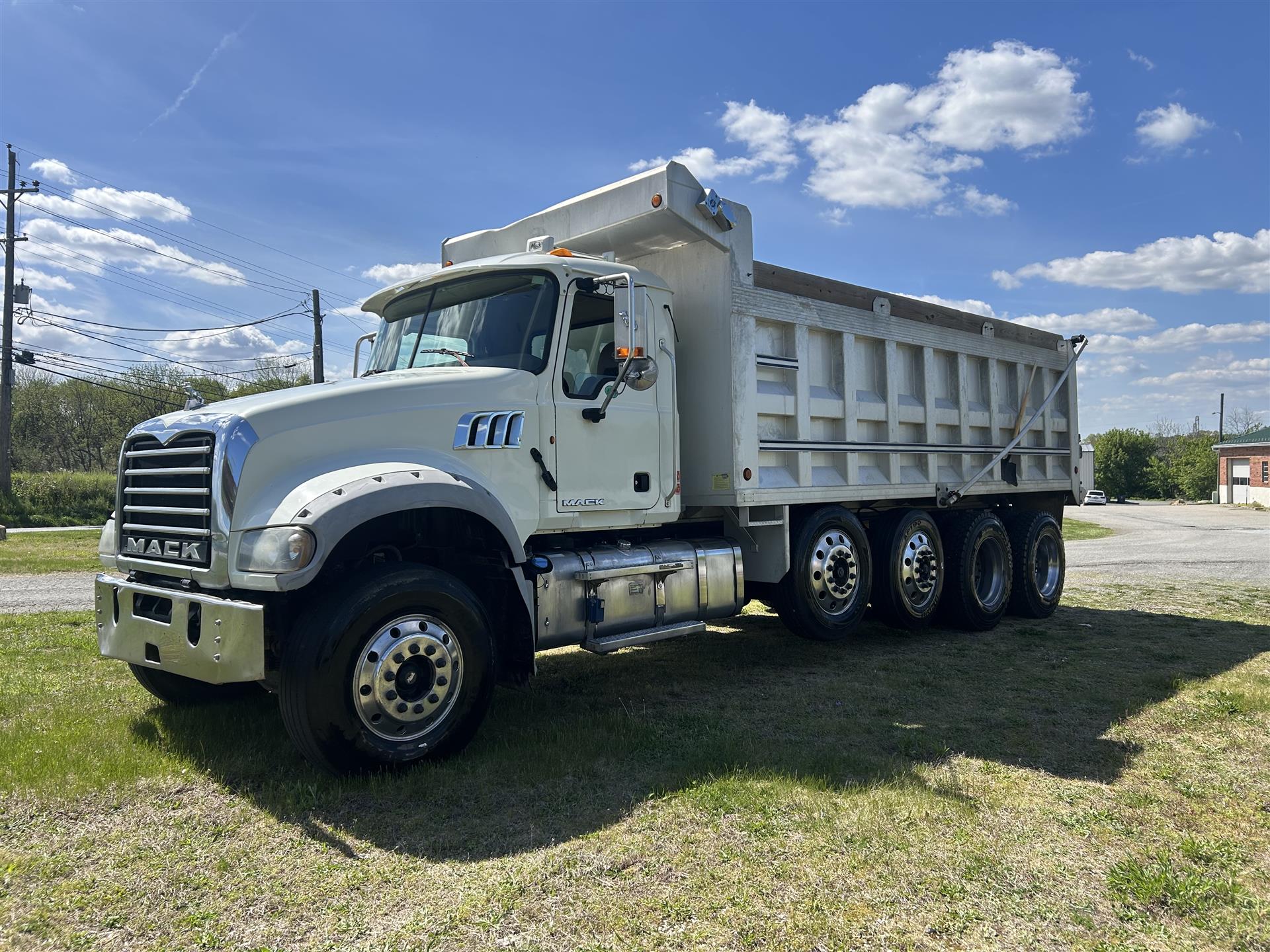 2014 Mack GU713