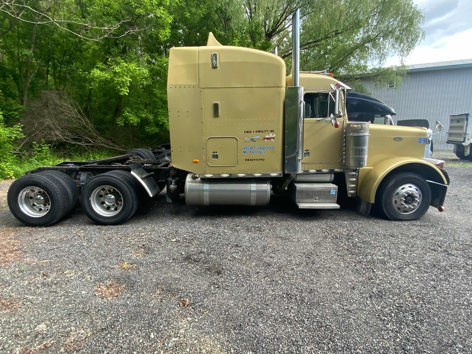 1999 Peterbilt 379