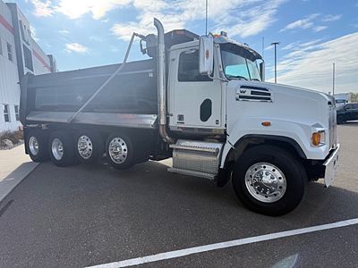 2020 WST 4700SF