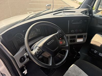 2022 Freightliner CASCADIA 126