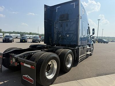 2021 Freightliner CASCADIA 126