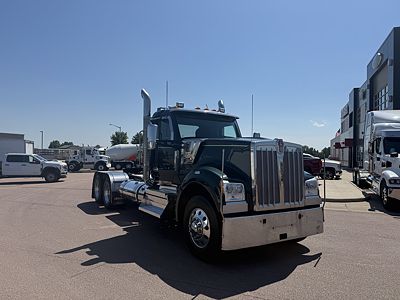 2024 Kenworth W990