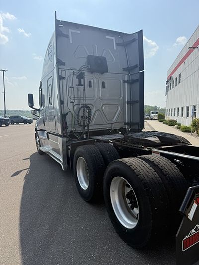 2022 Freightliner CASCADIA 126
