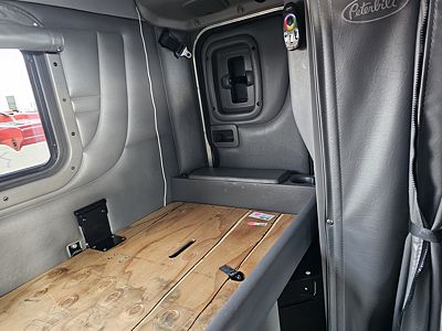 2020 Peterbilt 389