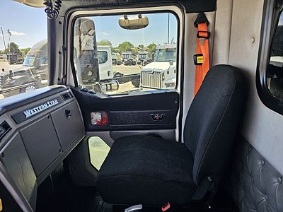 2017 WST 4700SB