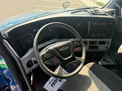 2021 Freightliner CASCADIA 126