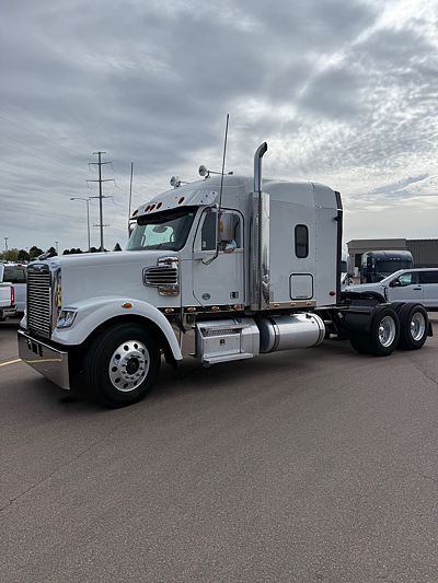 2023 Freightliner 122SD