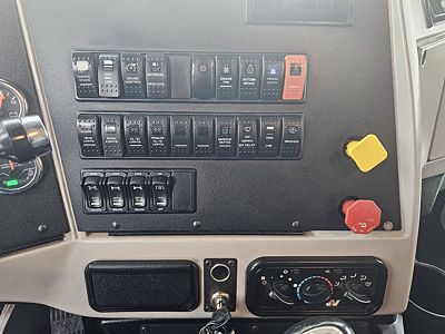 2018 WST 4700SF