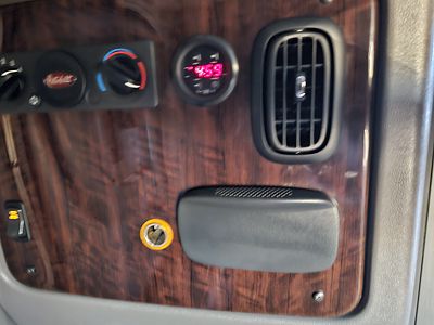 2022 Peterbilt 389