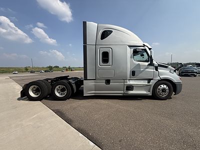 2022 Freightliner CASCADIA 126