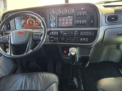 2023 Peterbilt 389