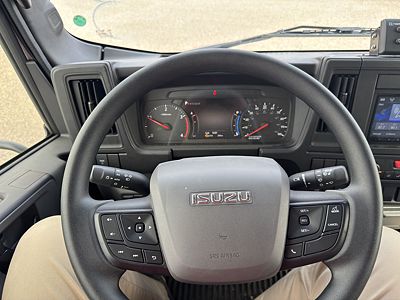 2025 Isuzu NRR