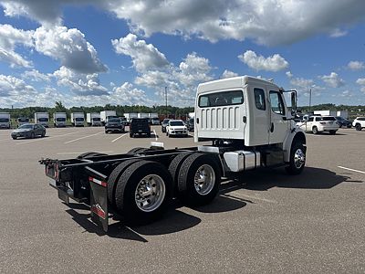 2015 Freightliner M2 106