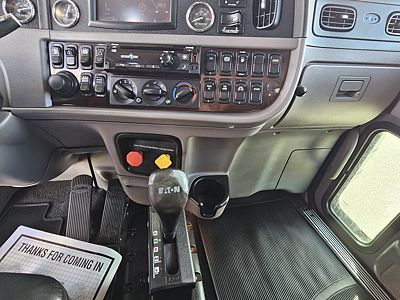 2017 Peterbilt 389