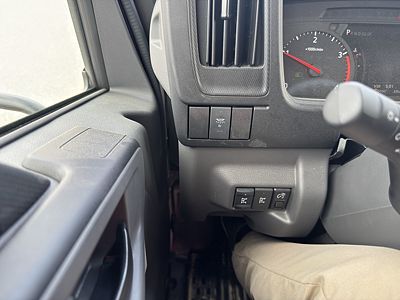 2025 Isuzu NRR