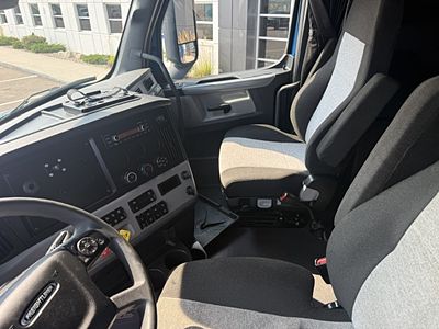2021 Freightliner CASCADIA 126