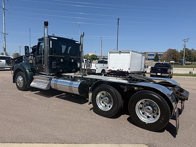 2024 Kenworth W990