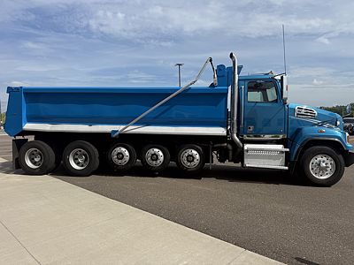 2022 WST 4700SF