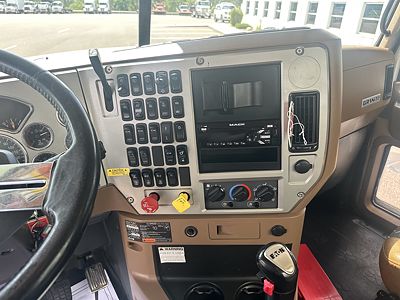 2016 Mack GU813